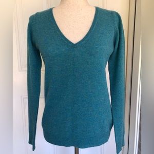 ANN TAYLOR 100% Cashmere Womens Sweater.  Size Small.  Excellent Used Condition.